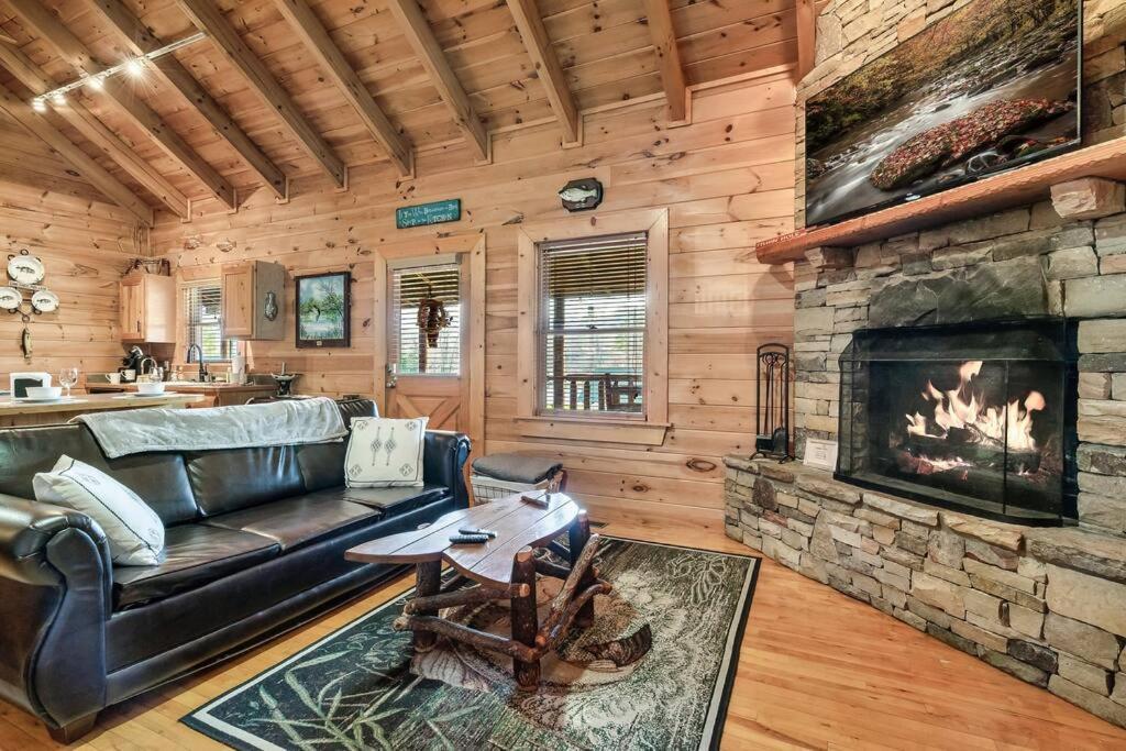 Вилла Spectacular Mtns Views With Private Hot Tub With Pool Table And Private Pond Севьервилл Экстерьер фото