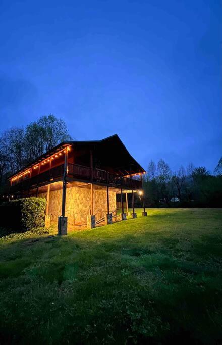 Вилла Spectacular Mtns Views With Private Hot Tub With Pool Table And Private Pond Севьервилл Экстерьер фото
