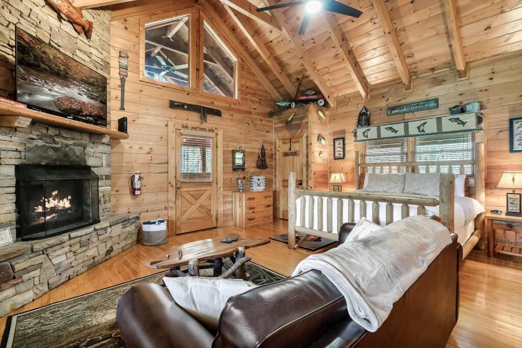 Вилла Spectacular Mtns Views With Private Hot Tub With Pool Table And Private Pond Севьервилл Экстерьер фото